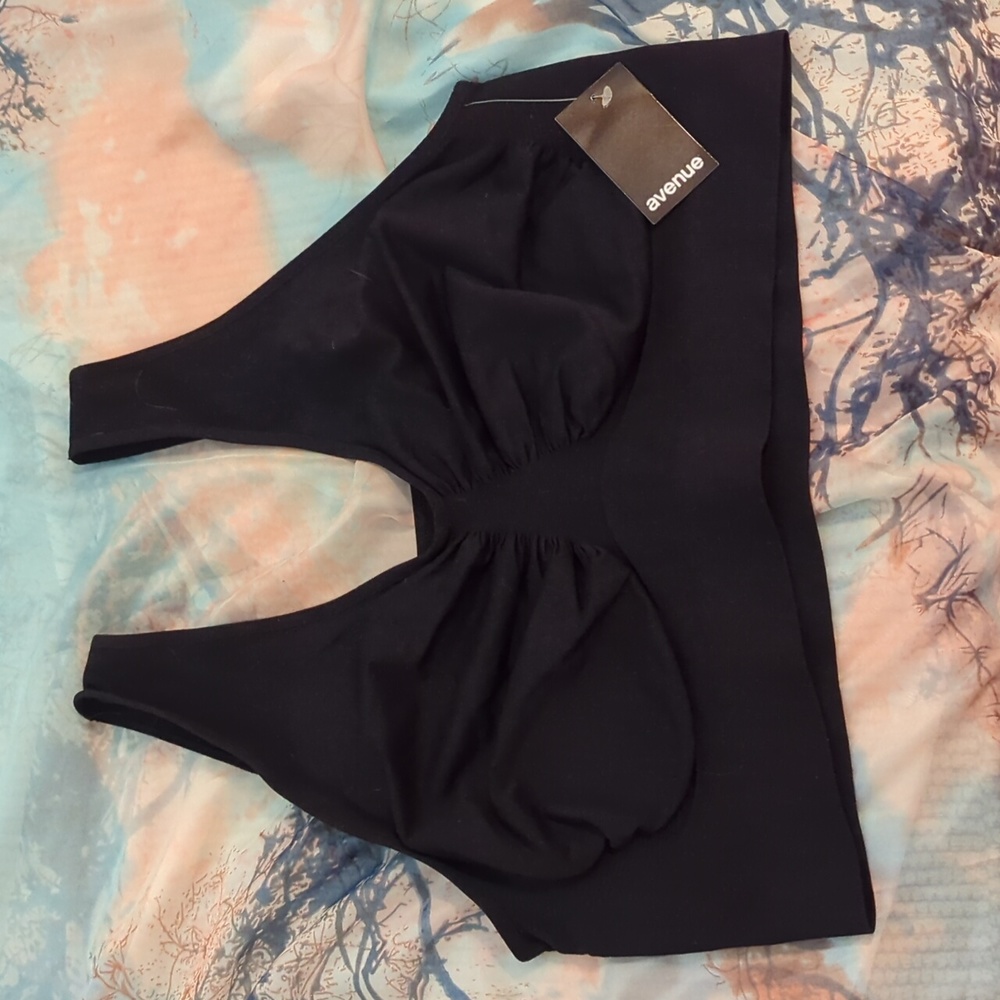NWT Avenue 4x Black Seamless Wirefree Bra